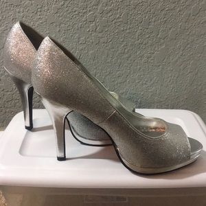 NEW. NEVER WORN. Rampage Silver Glitter heels